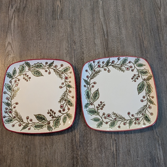 InHomeStylez Christmas Holly Berry Etched Square Dinner Plates (2) - Picture 1 of 16